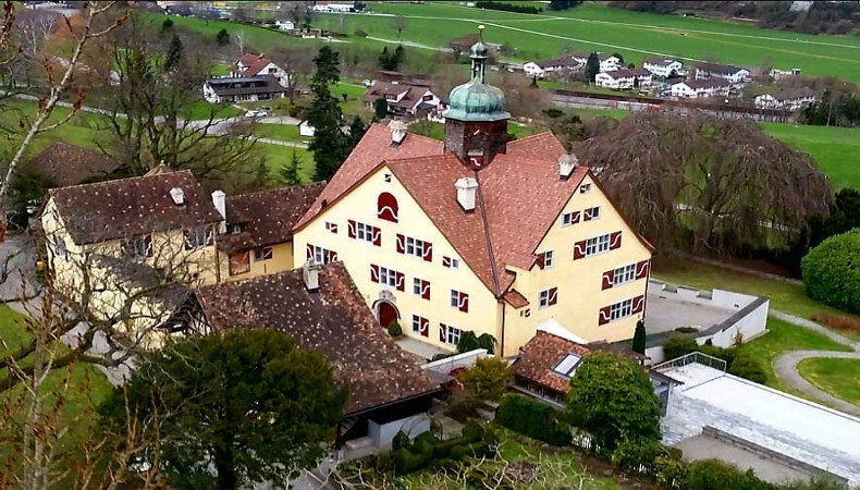 Schloss Greifenstein aus der Volgelperspektive.